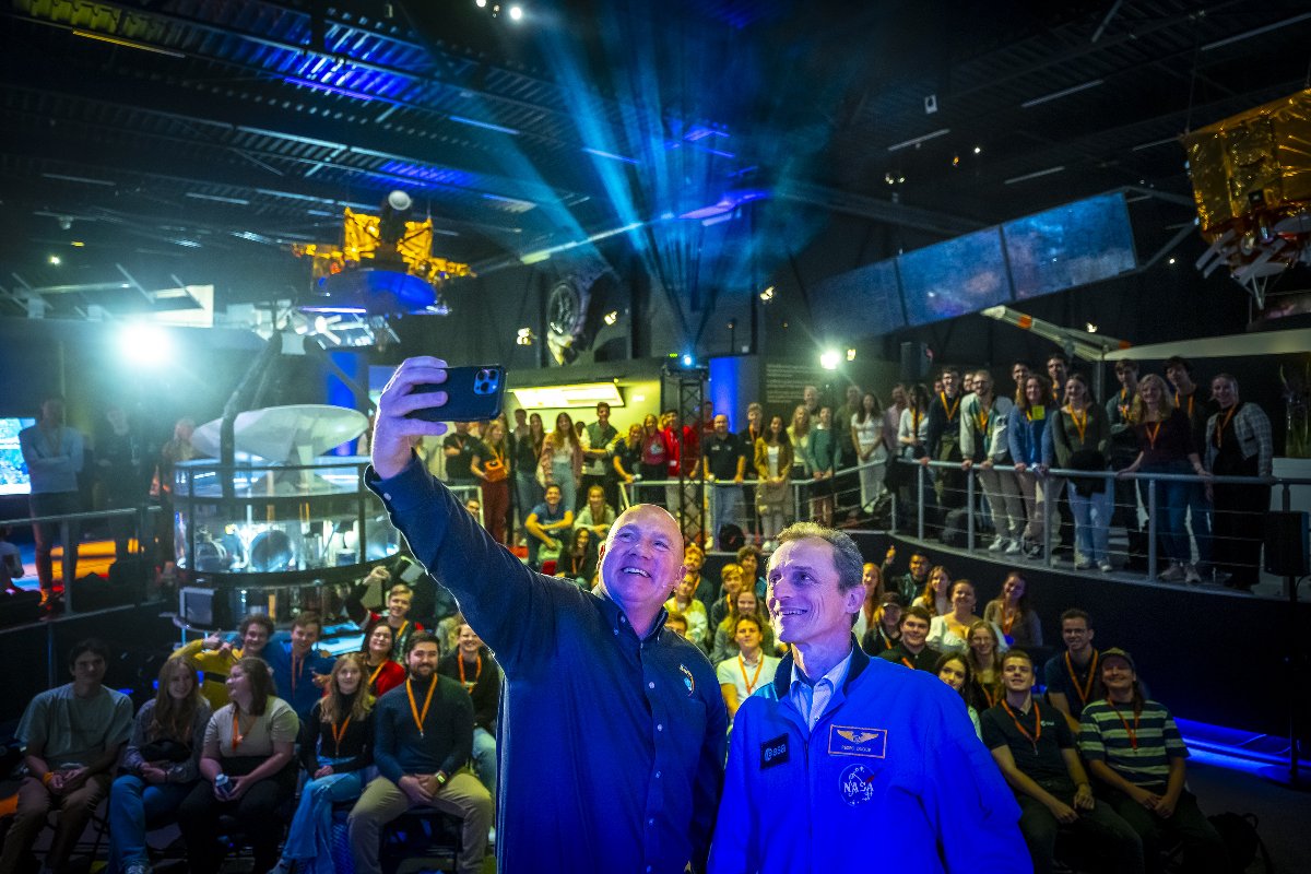 Astronauts Challenge Dutch Students Ahead Of Astronaut Congress 2024   Dd53d4a7beb803f1files Nieuws 2023 2023 10 08 Moonshots ASE  FB10405 